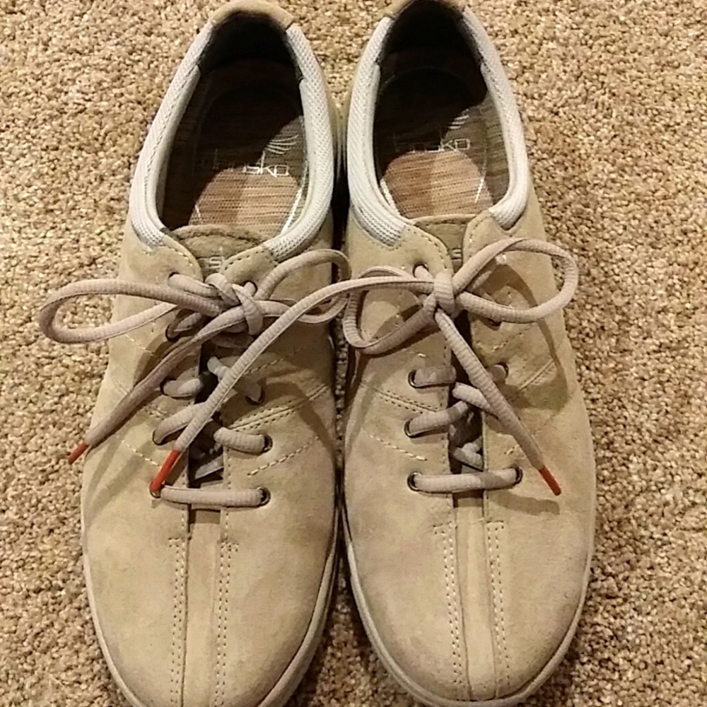 Dansko Brandi Beige Suede Lace Up Sneakers Arch Support Womens  41 / US 9.5